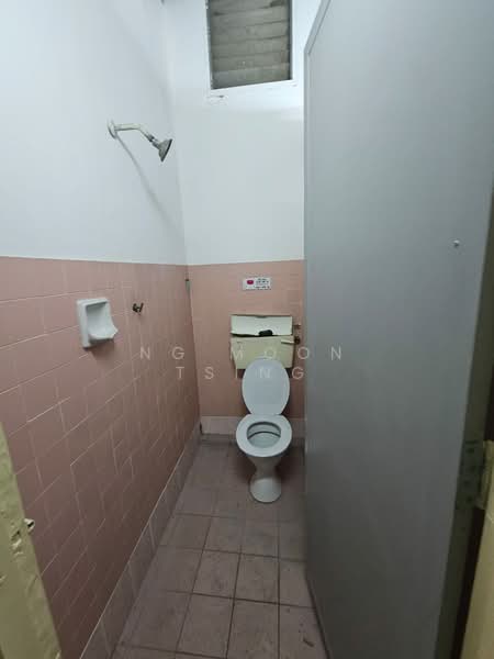 Factory for Rent in Batu Caves (Selangor) - Ng Moon Tsing - Bathroom - PropertyGuru.com.my