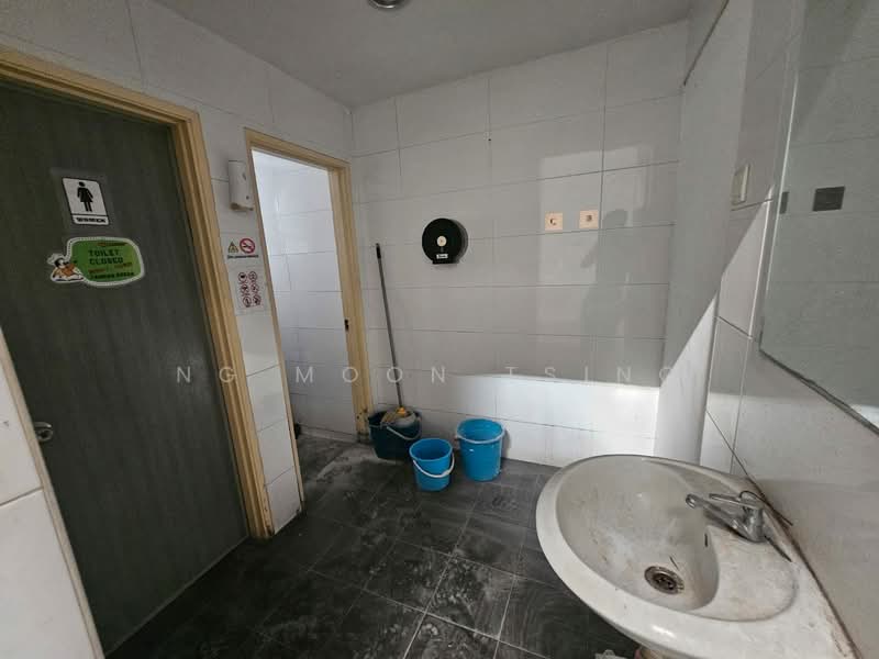Factory for Rent in Batu Caves (Selangor) - Ng Moon Tsing - Bathroom - PropertyGuru.com.my