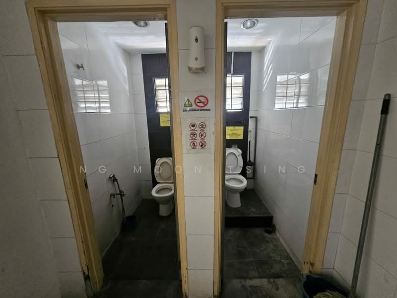 Factory for Rent in Batu Caves (Selangor) - Ng Moon Tsing - Bathroom - PropertyGuru.com.my