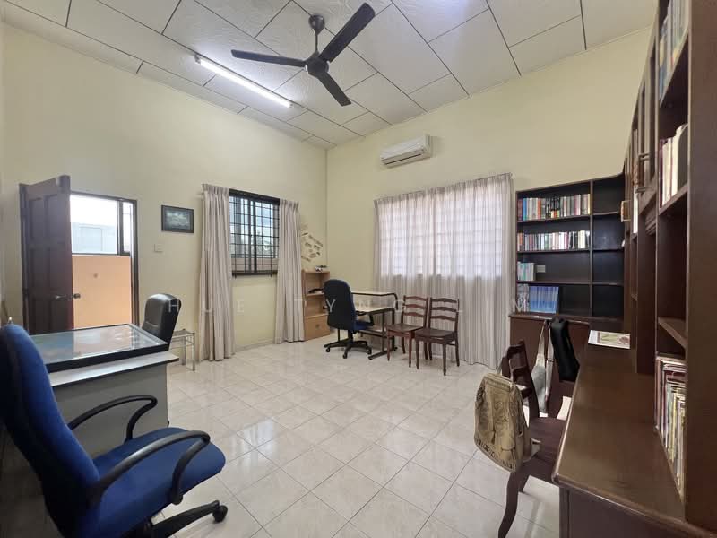 Bungalow for Sale in Tangkak (Johor) - Hue Tyng Lim - Study - PropertyGuru.com.my