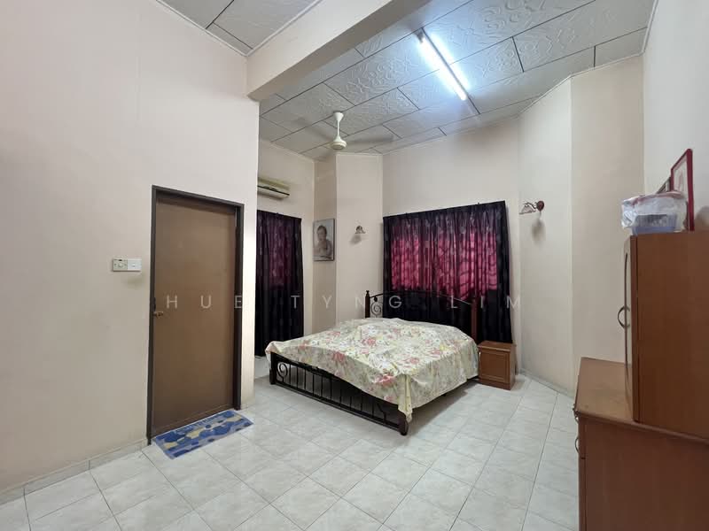 Bungalow for Sale in Tangkak (Johor) - Hue Tyng Lim - Bedroom - PropertyGuru.com.my