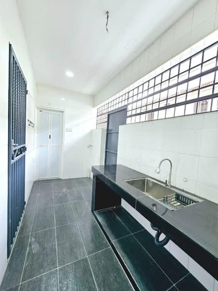 2-storey Terraced House for Sale in Bandar Baru Sri Klebang (Chemor) - Vincent Chin - Kitchen - PropertyGuru.com.my