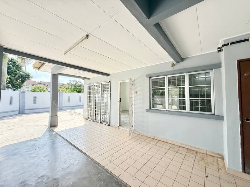 1.5-storey Terraced House for Sale in Bandar Bukit Raja (Klang) - Akramin Firdaus Bin Mokhtar - Exterior - PropertyGuru.com.my