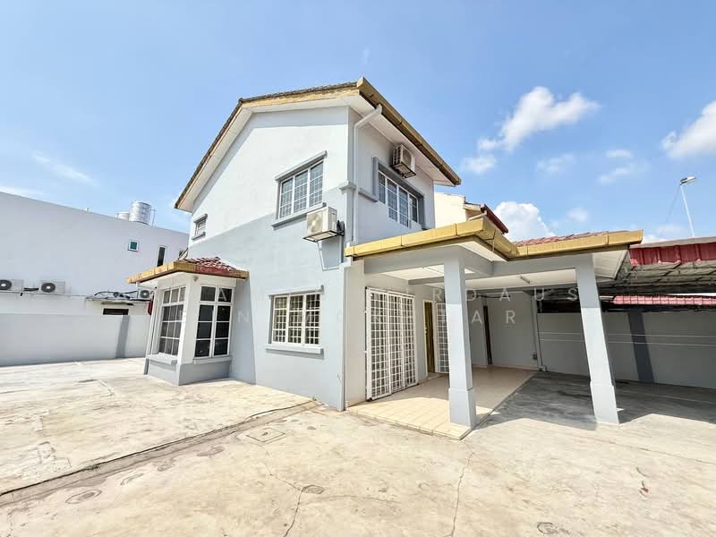 1.5-storey Terraced House for Sale in Bandar Bukit Raja (Klang) - Akramin Firdaus Bin Mokhtar - Exterior - PropertyGuru.com.my