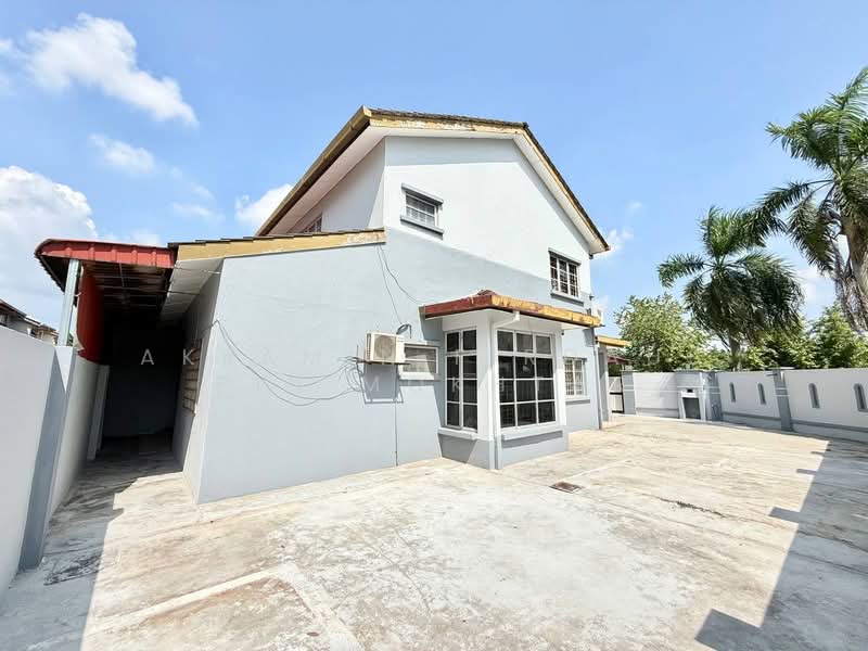 1.5-storey Terraced House for Sale in Bandar Bukit Raja (Klang) - Akramin Firdaus Bin Mokhtar - Exterior - PropertyGuru.com.my