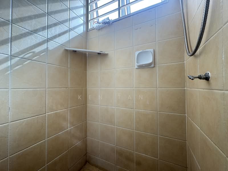 2.5-storey Terraced House for Sale in Seri Kembangan (Selangor) - KEN TAN - Bathroom - PropertyGuru.com.my