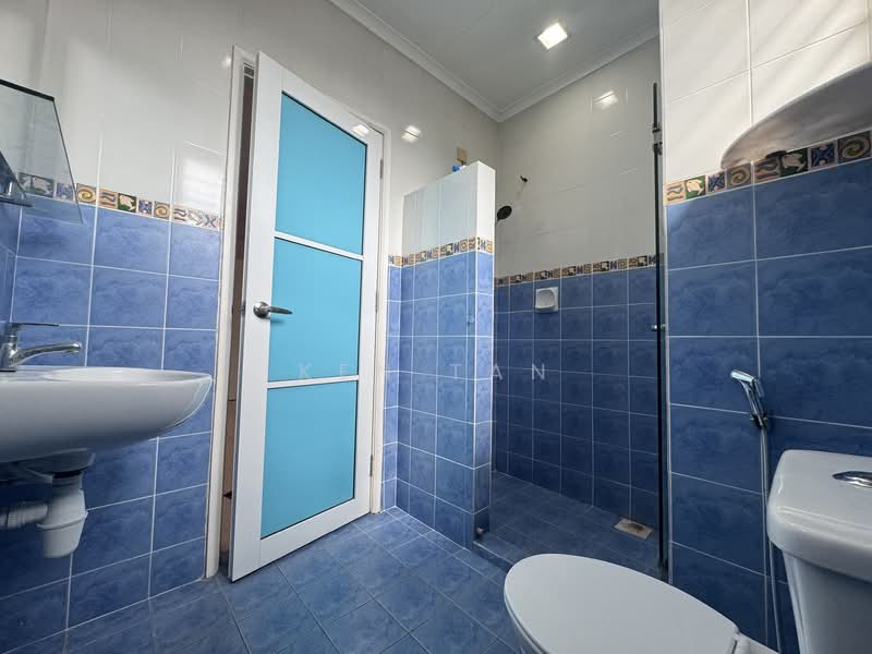 2.5-storey Terraced House for Sale in Seri Kembangan (Selangor) - KEN TAN - Bathroom - PropertyGuru.com.my