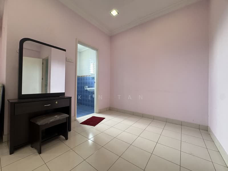 2.5-storey Terraced House for Sale in Seri Kembangan (Selangor) - KEN TAN - Bedroom - PropertyGuru.com.my
