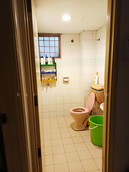 Rumah Bandar untuk Dijual di Taman Saga (Ampang) - Raymond Siow - Bathroom - PropertyGuru.com.my