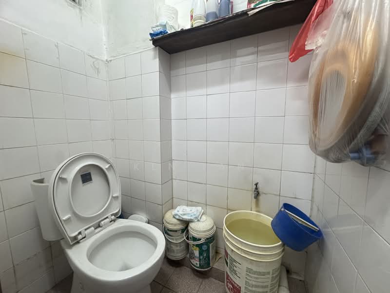 Flat for Sale at Taman Ampang Mewah - KEN TAN - Bathroom - PropertyGuru.com.my