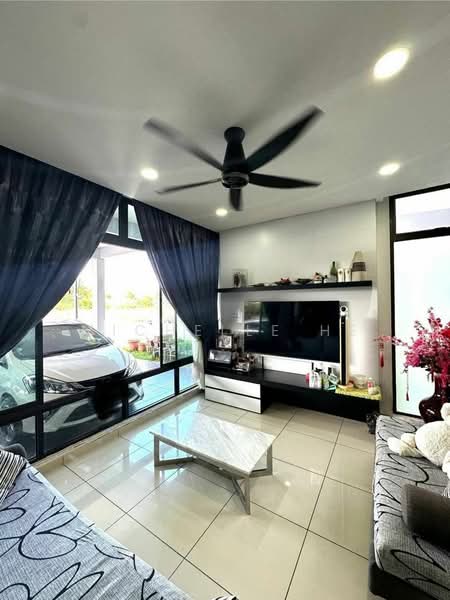 Cluster House for Sale in Taman Mount Austin (Tebrau) - Michelle He - Living Room - PropertyGuru.com.my