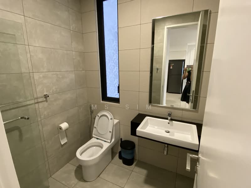 Servis Apartment untuk Disewa di The Sentral Suites - Ms Sim - Bathroom - PropertyGuru.com.my