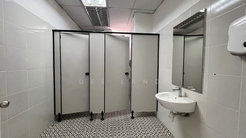 Lebuh pantai untuk Untuk Disewa - RM 60,000 /bulan, Mac 2026 - Bathroom - PropertyGuru.com.my