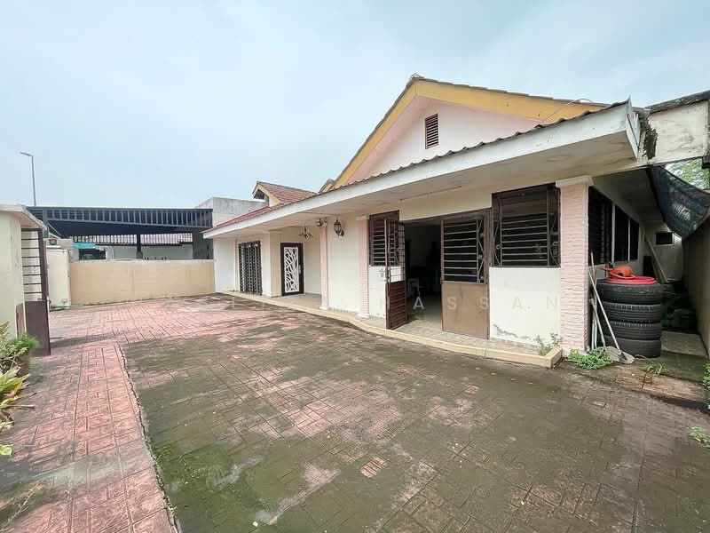Semi-Detached House for Sale in Taman Seri Baiduri (Shah Alam) - Hasliza Hassan - Exterior - PropertyGuru.com.my