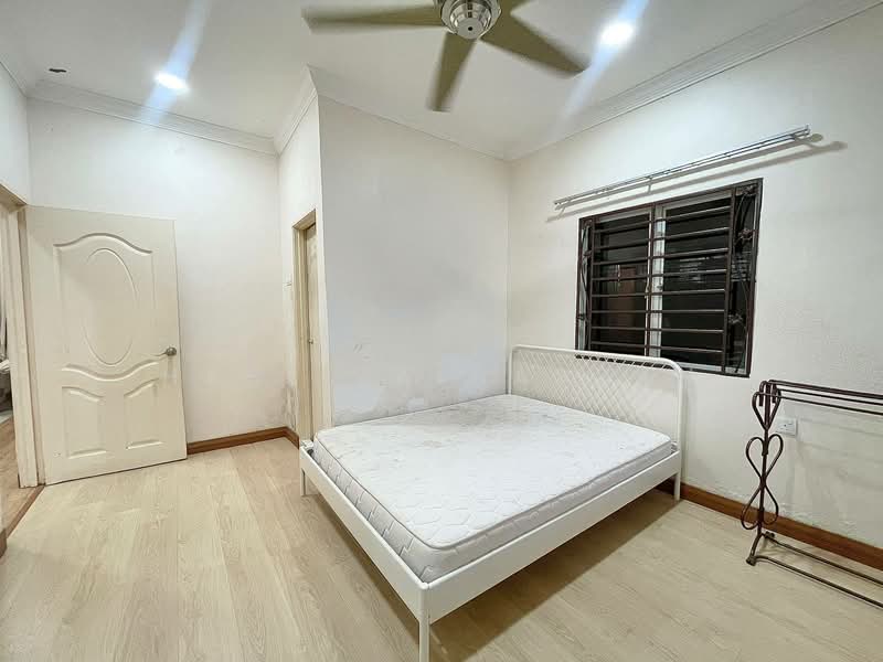 Semi-Detached House for Sale in Taman Seri Baiduri (Shah Alam) - Hasliza Hassan - Bedroom - PropertyGuru.com.my