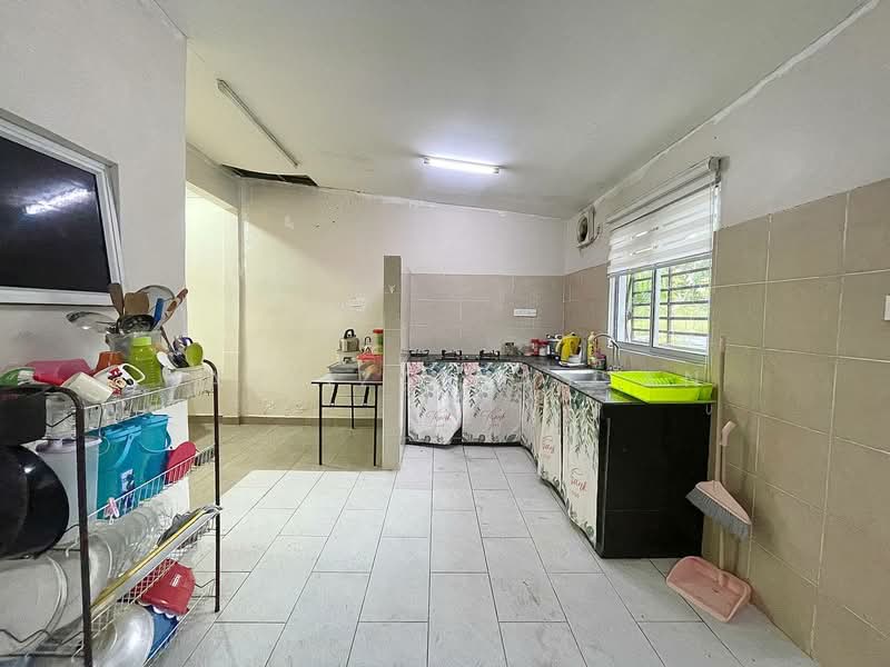 Semi-Detached House for Sale in Taman Seri Baiduri (Shah Alam) - Hasliza Hassan - Kitchen - PropertyGuru.com.my