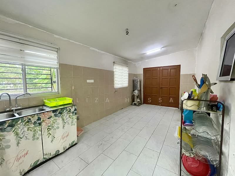 Semi-Detached House for Sale in Taman Seri Baiduri (Shah Alam) - Hasliza Hassan - Kitchen - PropertyGuru.com.my