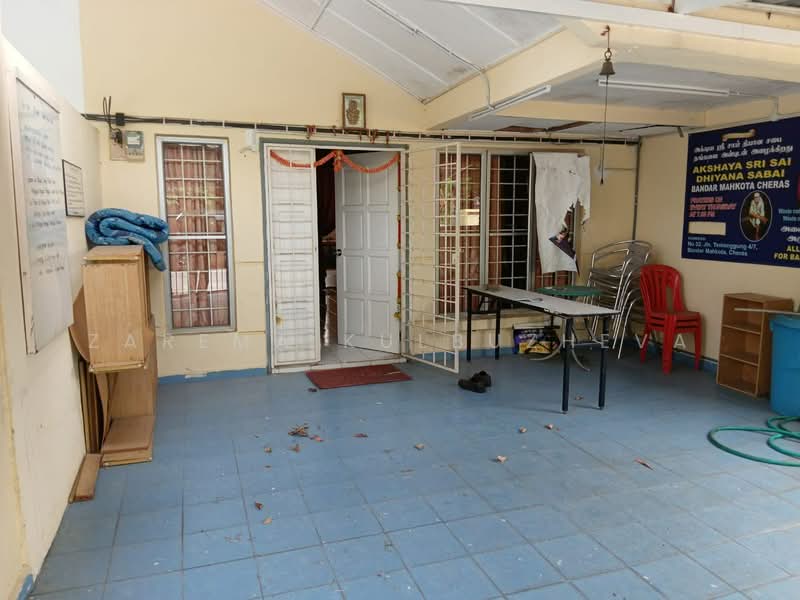 2-storey Terraced House for Sale in Bandar Mahkota Cheras (Cheras) - Zarema Kulbuzheva - Entrance - PropertyGuru.com.my