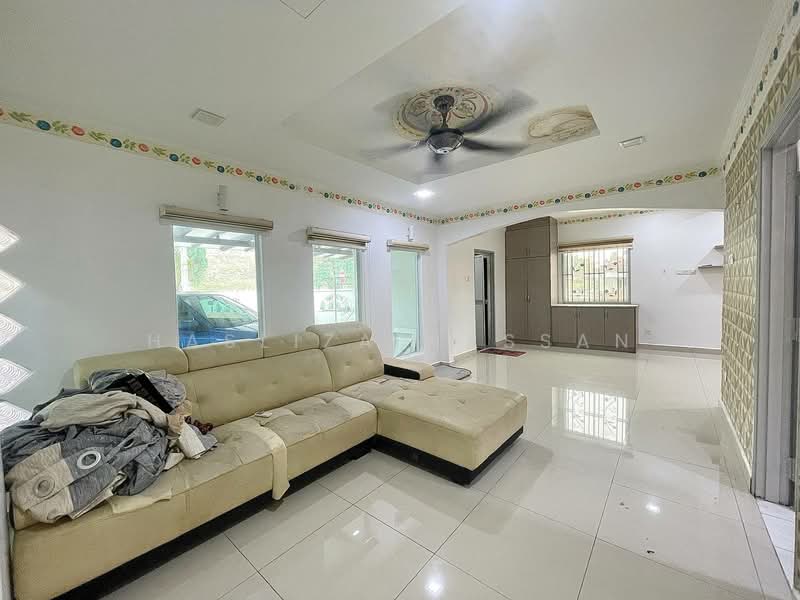 Taman Tasik Jaya untuk Untuk Dijual - RM 699,000, Feb 2026 - Living Room - PropertyGuru.com.my