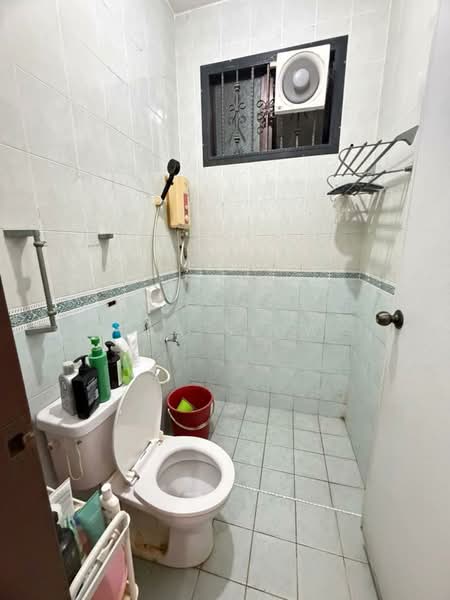 Semi-Detached House for Sale in Taman Perling (Perling) - Eva Siow - Bathroom - PropertyGuru.com.my
