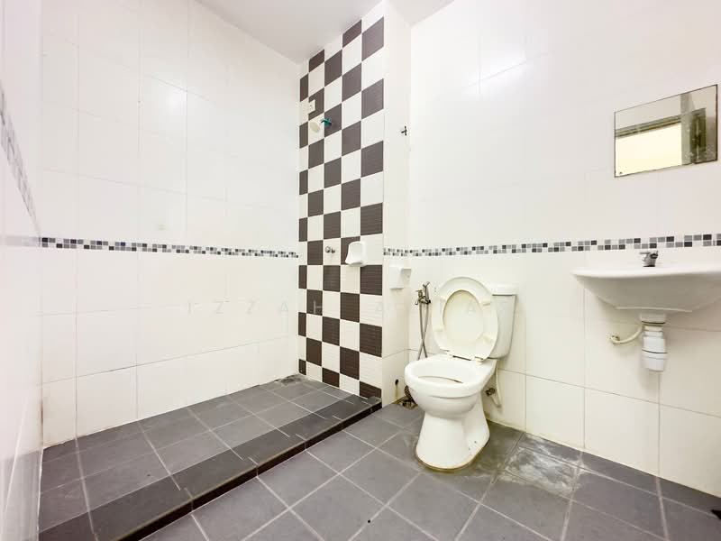 For Sale - Below MV Double Storey Terrace Aman Putri Seksyen U17 Shah Alam