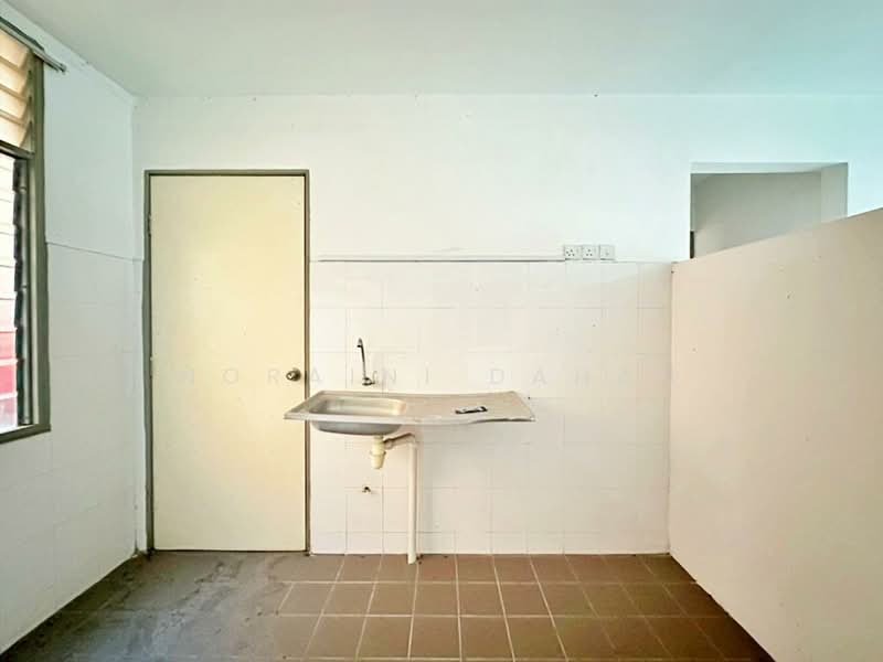 Flat for Sale at Pangsapuri Seroja - Noraini Dahan - Kitchen - PropertyGuru.com.my