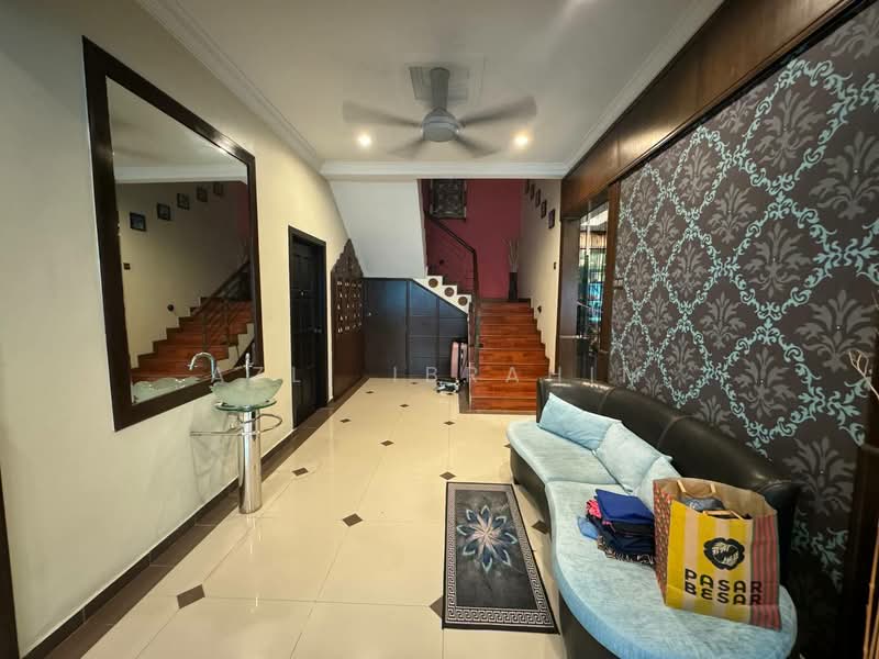 2-storey Terraced House for Sale in Bukit Antarabangsa (Ulu Kelang) - Azli Ibrahim - Living Room - PropertyGuru.com.my