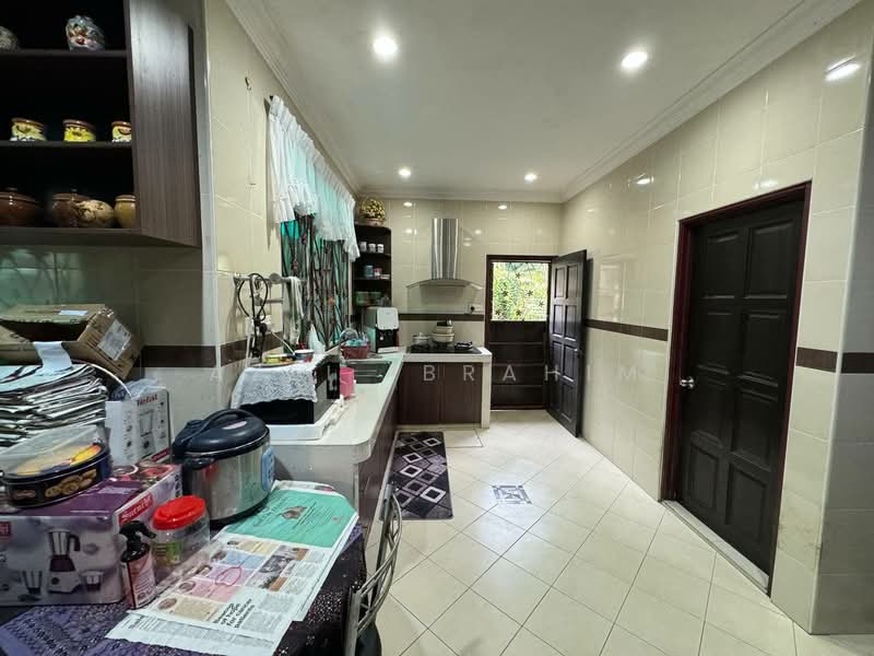 2-storey Terraced House for Sale in Bukit Antarabangsa (Ulu Kelang) - Azli Ibrahim - Kitchen - PropertyGuru.com.my