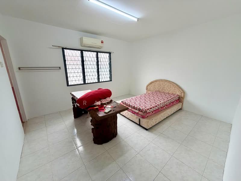 Flat Bandar Selesa Jaya @ Jalan Silat Gayong untuk Untuk Disewa - RM 2,200 /bulan, Feb 2026 - Bedroom - PropertyGuru.com.my