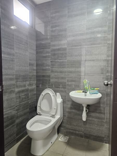 Service Residence for Sale at Symphony Tower (Menara Simfoni) - Stella Lee - Bathroom - PropertyGuru.com.my