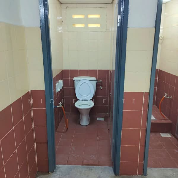 Shop / Office for Rent in Taman Perindustrian Pulau Indah (Klang) - Michelle Tee - Bathroom - PropertyGuru.com.my