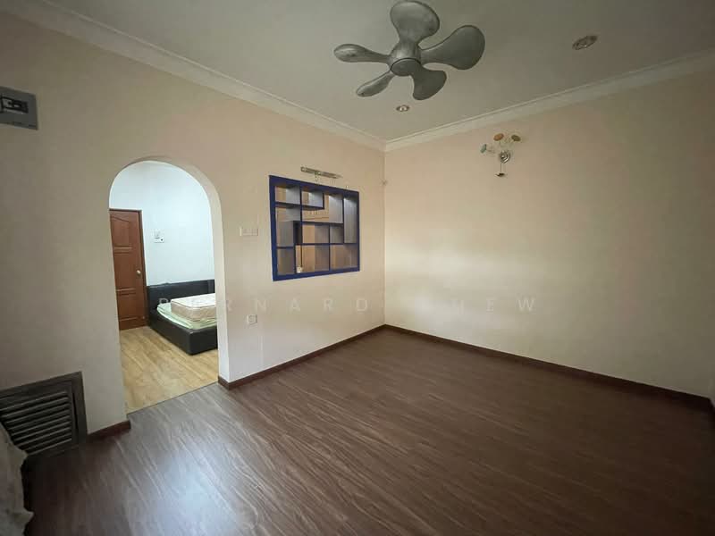 Semi-Detached House for Sale in Taman Indah Batu Maung (Batu Maung) - Bernard Chew - Interior - PropertyGuru.com.my