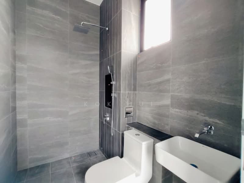 Semi-Detached House for Sale in Setia Tropika (Johor Bahru) - Kok Hui - Bathroom - PropertyGuru.com.my