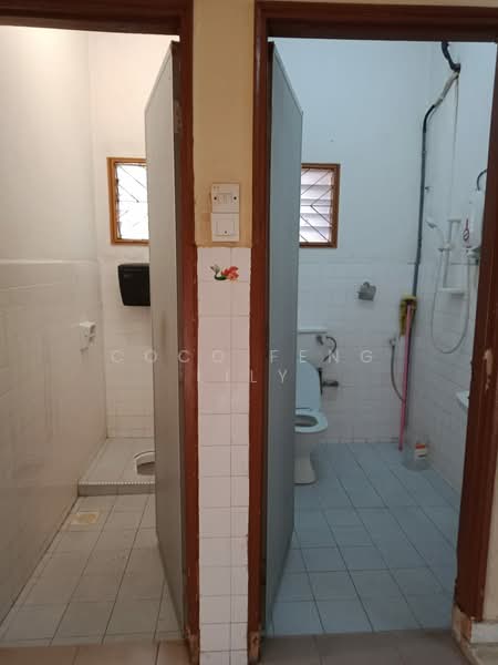 1-storey Terraced House for Sale in Taman Johor Jaya (Johor Bahru) - Coco Feng Lily - Bathroom - PropertyGuru.com.my