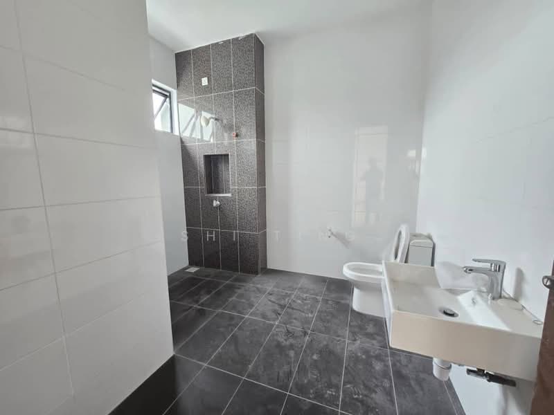 Semi-Detached House for Sale in Taman Senai Baru (Senai) - Shi Ting - Bathroom - PropertyGuru.com.my