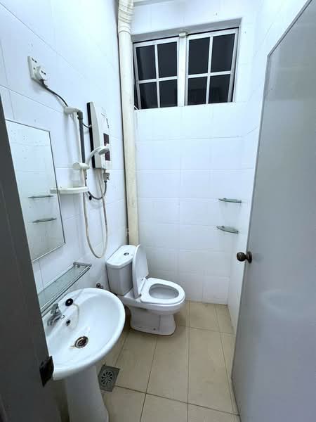 1-storey Terraced House for Sale in Taman Perling (Perling) - Karl Lim - Bathroom - PropertyGuru.com.my