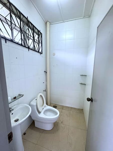1-storey Terraced House for Sale in Taman Perling (Perling) - Karl Lim - Bathroom - PropertyGuru.com.my