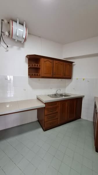 Golden Hills Resort (Amber Court Apartment) untuk Untuk Disewa - RM 1,200 /bulan, Feb 2026 - Kitchen - PropertyGuru.com.my