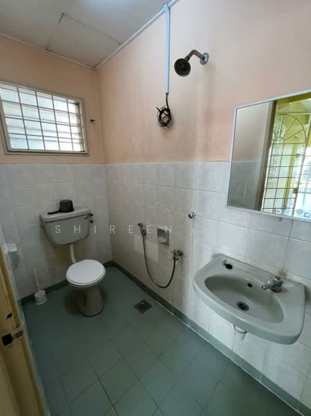 2-storey Terraced House for Sale in Subang (Selangor) - Shireen Soh - Bathroom - PropertyGuru.com.my