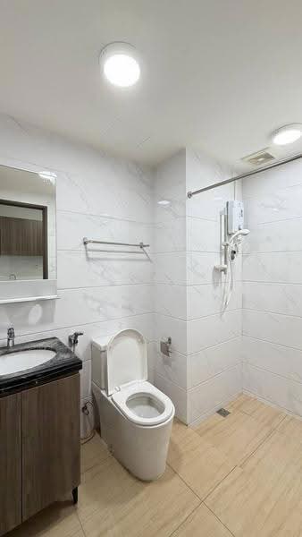 Kediaman Servis untuk Dijual di Country Garden Central Park - Healer Lau - Bathroom - PropertyGuru.com.my