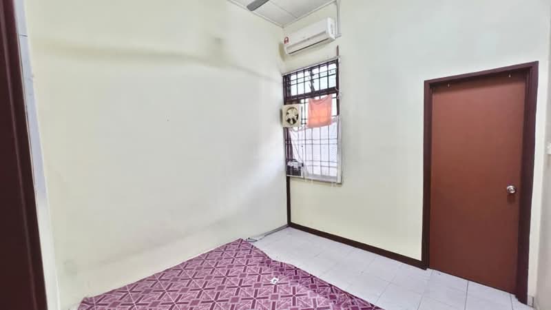 2-storey Terraced House for Sale in Bandar Putra (Kulai) - Wong Ouray - Bedroom - PropertyGuru.com.my