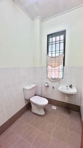 2-storey Terraced House for Sale in Bandar Putra (Kulai) - Wong Ouray - Bathroom - PropertyGuru.com.my