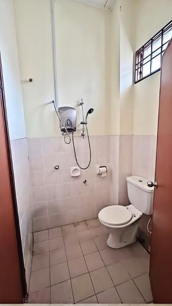 2-storey Terraced House for Sale in Bandar Putra (Kulai) - Wong Ouray - Bathroom - PropertyGuru.com.my