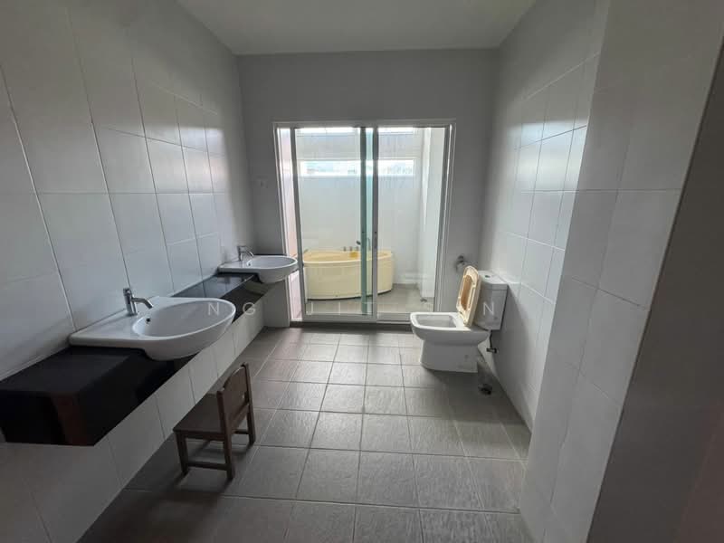 Paya Terubong untuk Untuk Disewa - RM 2,500 /bulan, Feb 2026 - Bathroom - PropertyGuru.com.my