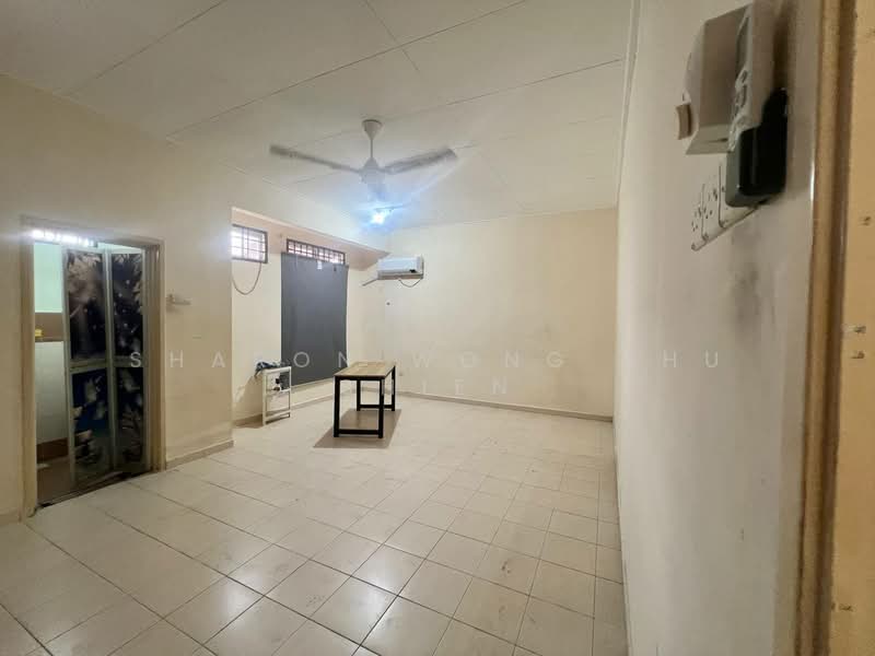 Taman Bukit Tiram Bukits Tirams untuk Untuk Dijual - RM 570,000, Mac 2026 - Living Room - PropertyGuru.com.my