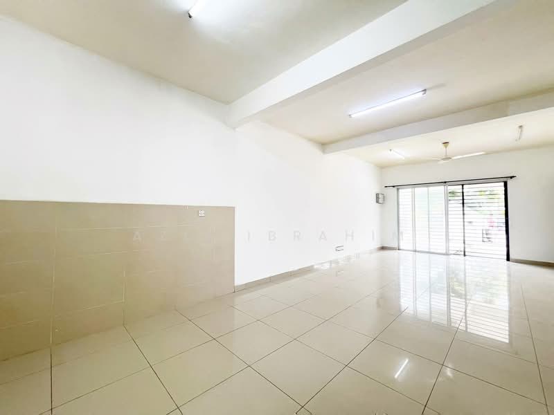 2-storey Terraced House for Sale in Kampung Paya Jaras Tengah (Sungai Buloh) - Azli Ibrahim - Living Room - PropertyGuru.com.my
