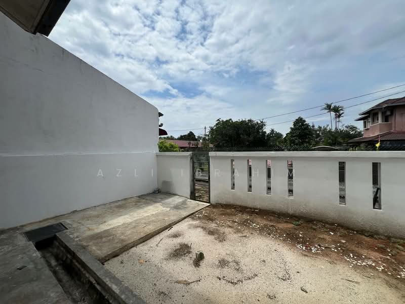2-storey Terraced House for Sale in Kampung Paya Jaras Tengah (Sungai Buloh) - Azli Ibrahim - Exterior - PropertyGuru.com.my