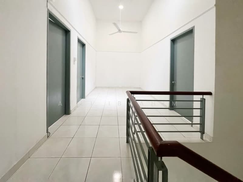 2-storey Terraced House for Sale in Kampung Paya Jaras Tengah (Sungai Buloh) - Azli Ibrahim - Corridor - PropertyGuru.com.my