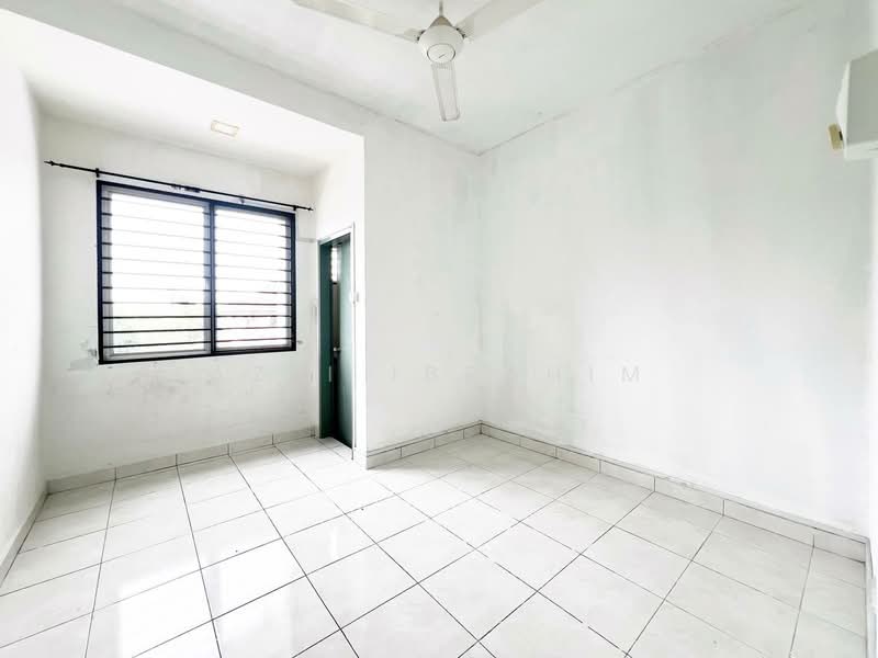2-storey Terraced House for Sale in Kampung Paya Jaras Tengah (Sungai Buloh) - Azli Ibrahim - Interior - PropertyGuru.com.my