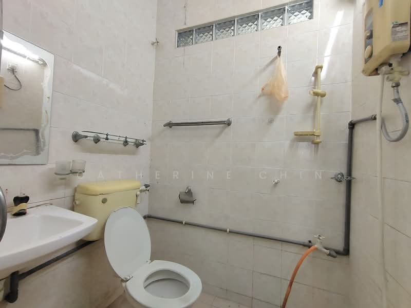 1-storey Terraced House for Sale in Ipoh (Perak) - Catherine Chin - Bathroom - PropertyGuru.com.my